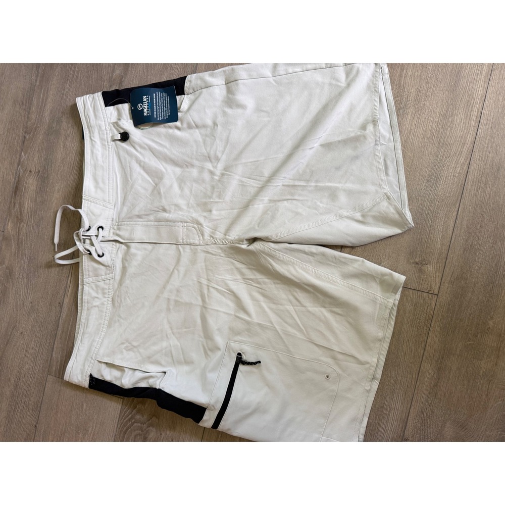 Magellan Outdoors Pro Fish Mens XL Board Shorts Gray Black 10 Inch Inseam NWT